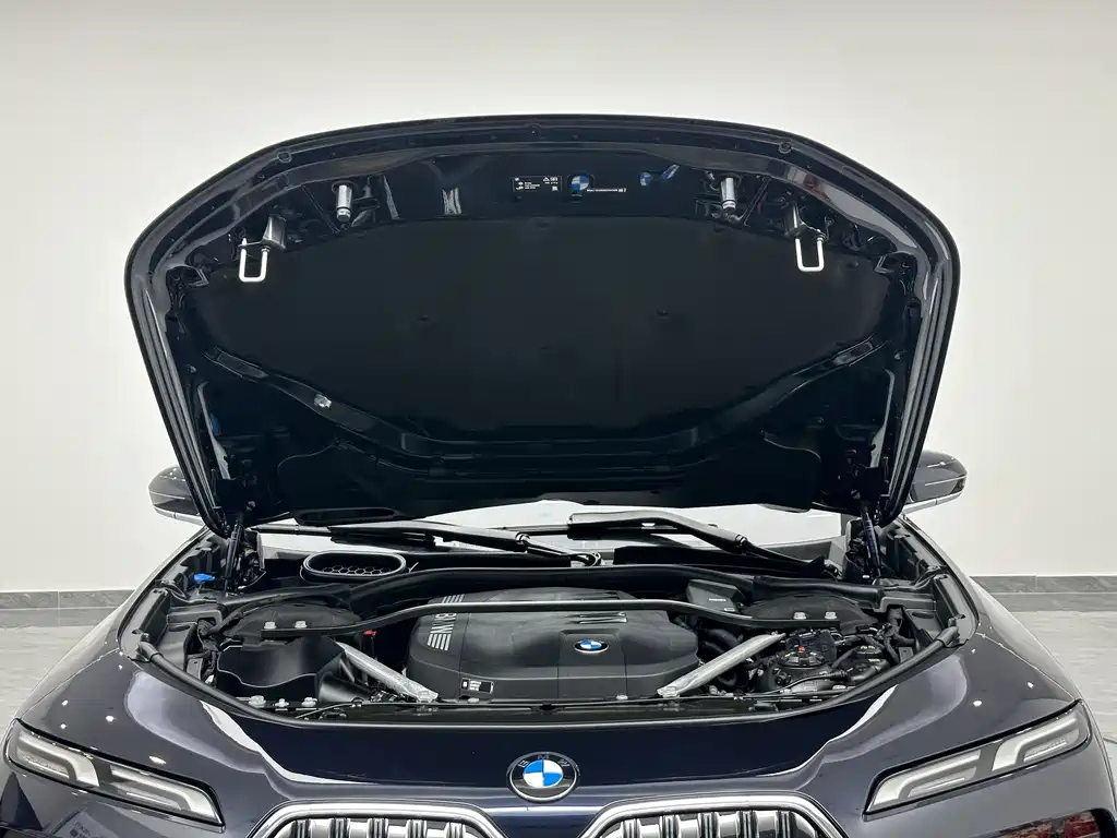 BMW 7 Series 2023 735Li Luxury Package купить на сайте DeffCars