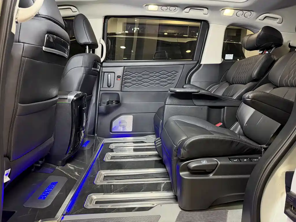 Alison 2024 2.0L e:HEV Deluxe Edition купить на сайте DeffCars