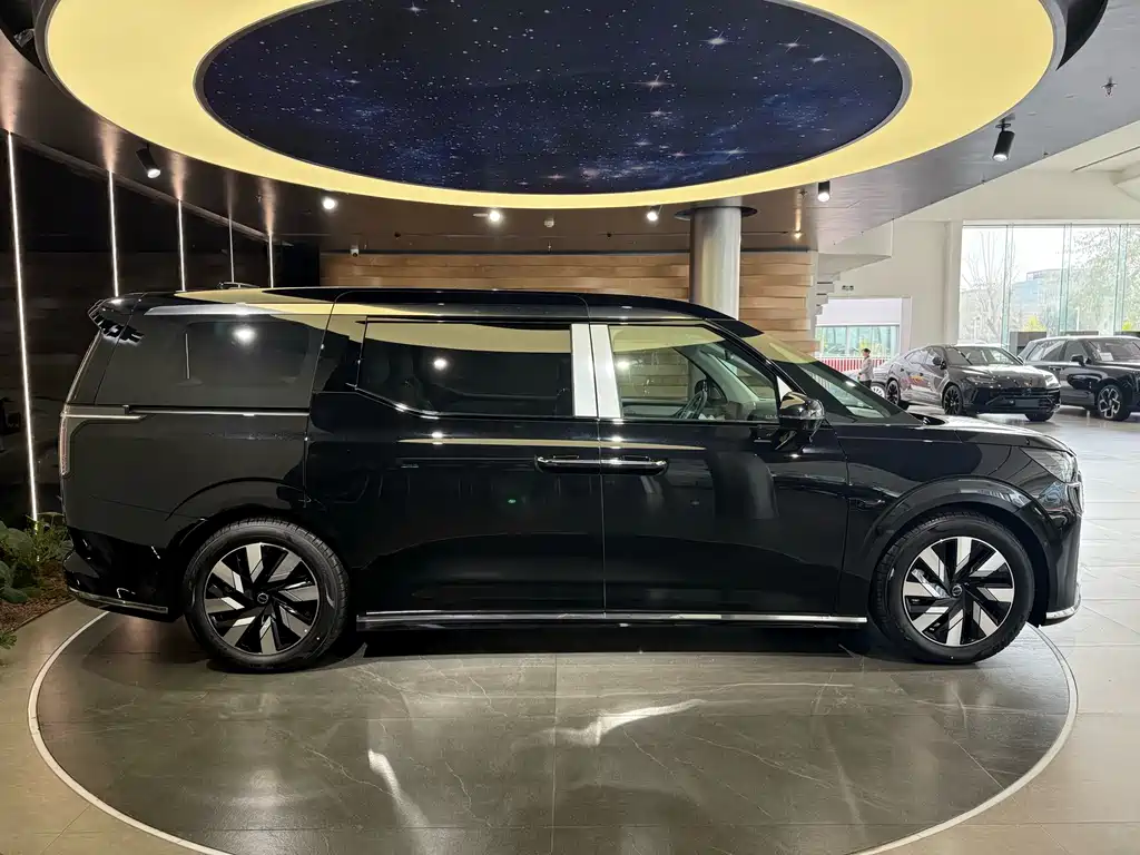 Volvo EM90 2025 Ultra six-seater купить на сайте DeffCars