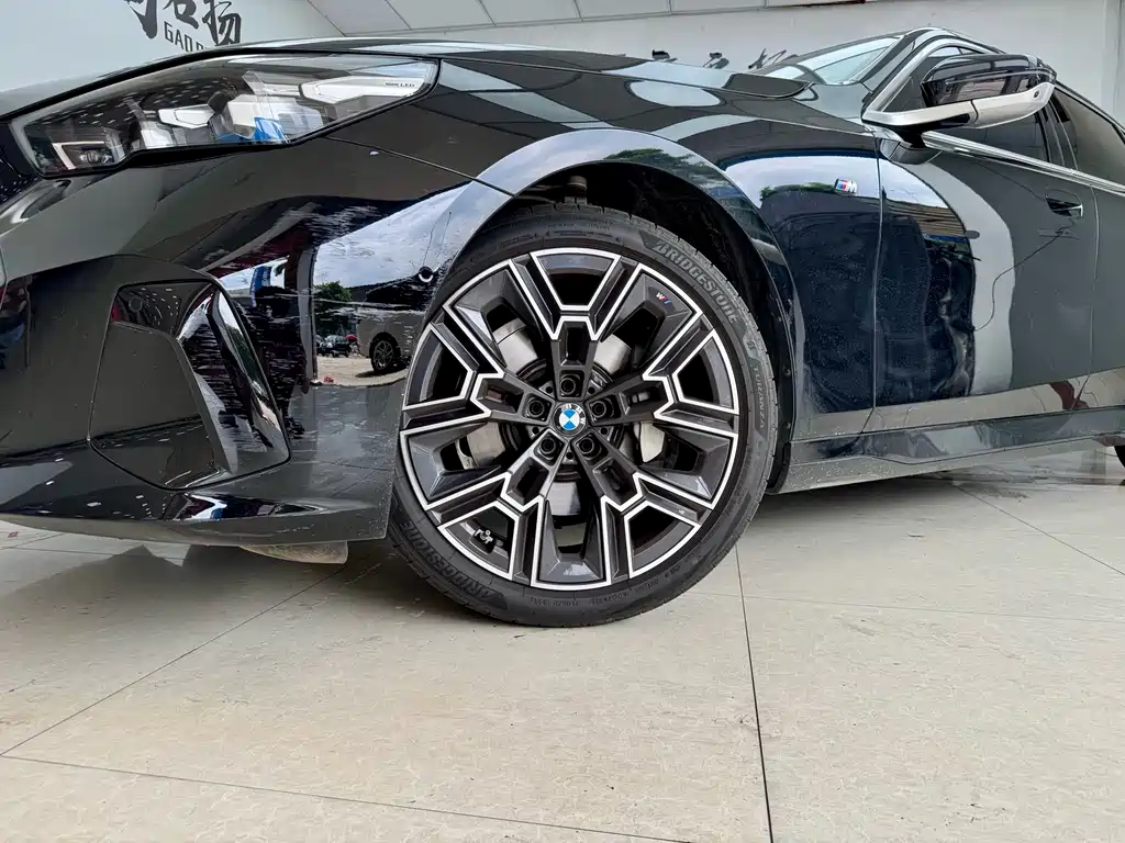 BMW 5 Series 2024 530Li Exclusive M Sports Package купить на сайте DeffCars