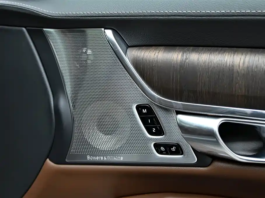 Volvo S90 plug-in hybrid 2025 plug-in hybrid four-wheel drive long range Zhiya luxury version купить на сайте DeffCars