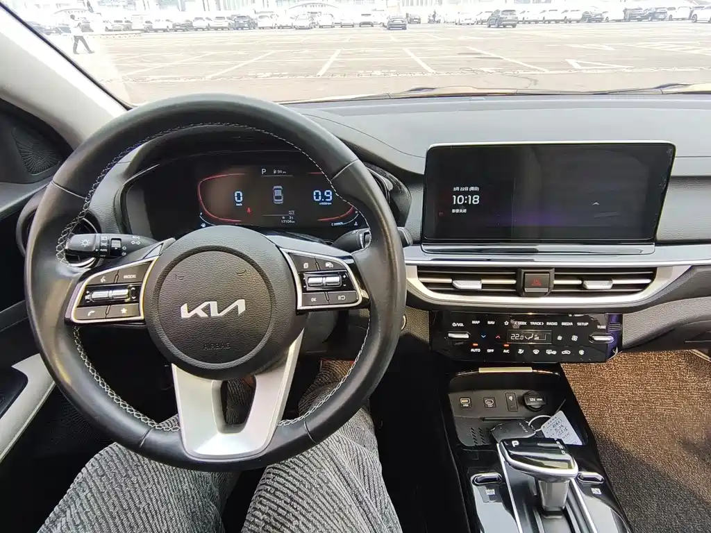 Kia K3 2023 1.5L CVT Deluxe Edition купить на сайте DeffCars
