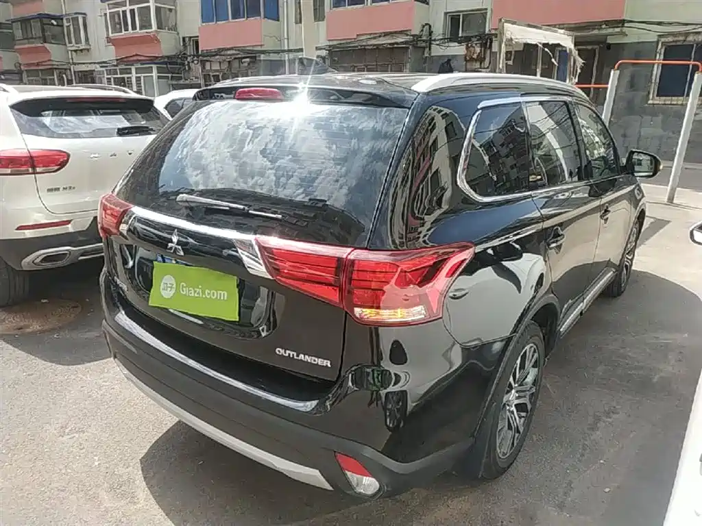 Outlander 2018 2.0L 2WD Honor Edition 5 seats купить на сайте DeffCars