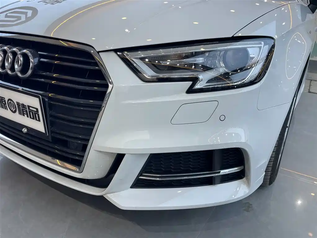 Audi A3 2018 30th Anniversary Limousine 35 TFSI Fashion купить на сайте DeffCars