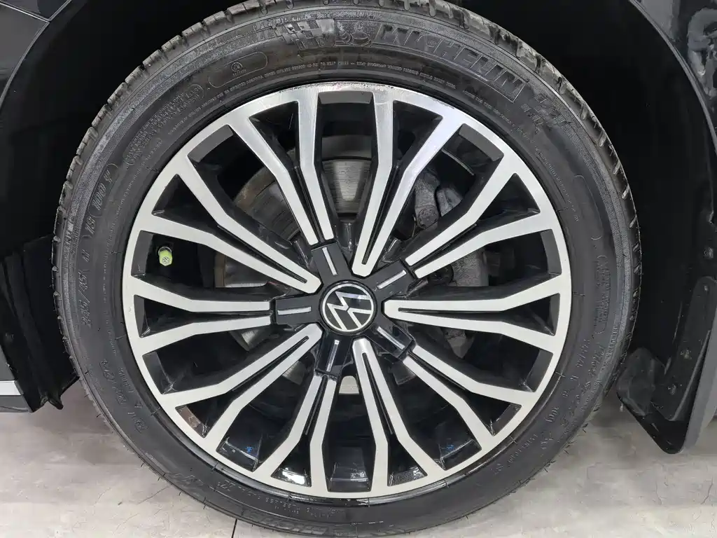 Huiang 2021 380TSI Deluxe Edition купить на сайте DeffCars