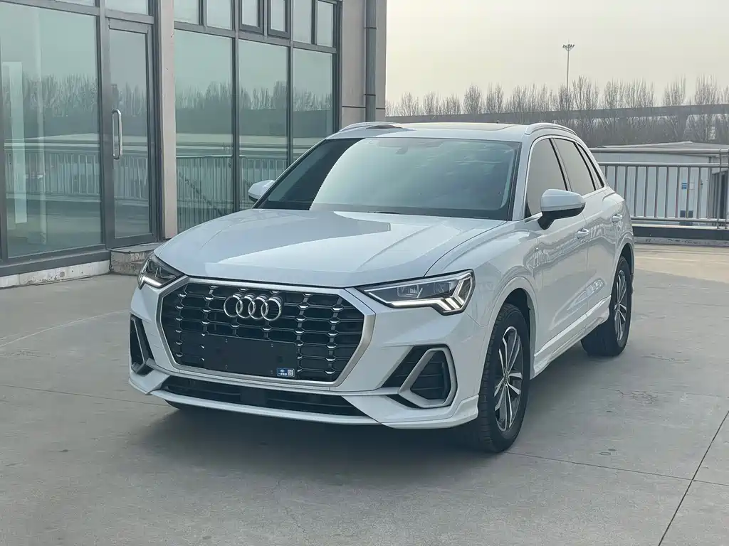 Audi Q3 2022 35 TFSI aggressive and dynamic купить на сайте DeffCars