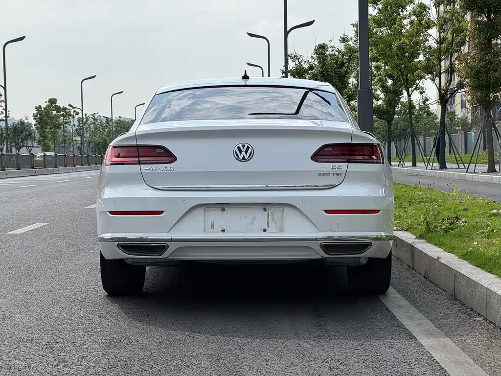 FAW-Volkswagen CC 2019 330TSI Charming Edition National VI купить на сайте DeffCars