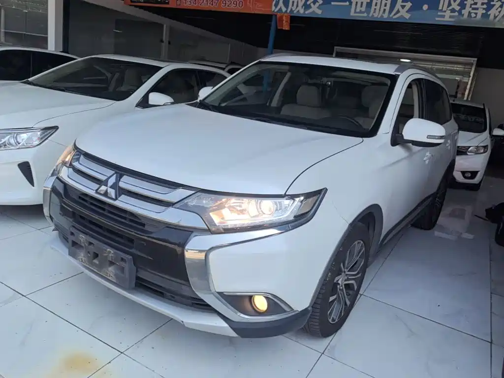 Outlander 2018 2.0L 2WD Honor Edition 5 seats купить на сайте DeffCars
