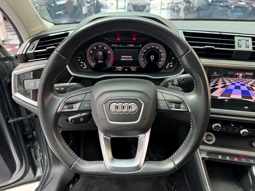 Audi Q3 2022 35 TFSI Fashionable and Dynamic купить на сайте DeffCars