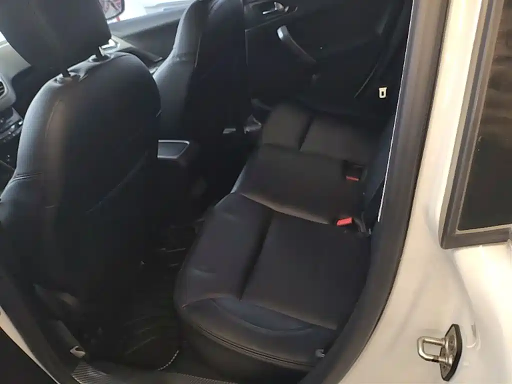 Peugeot 2008 2018 1.6L Automatic Fashion Edition купить на сайте DeffCars