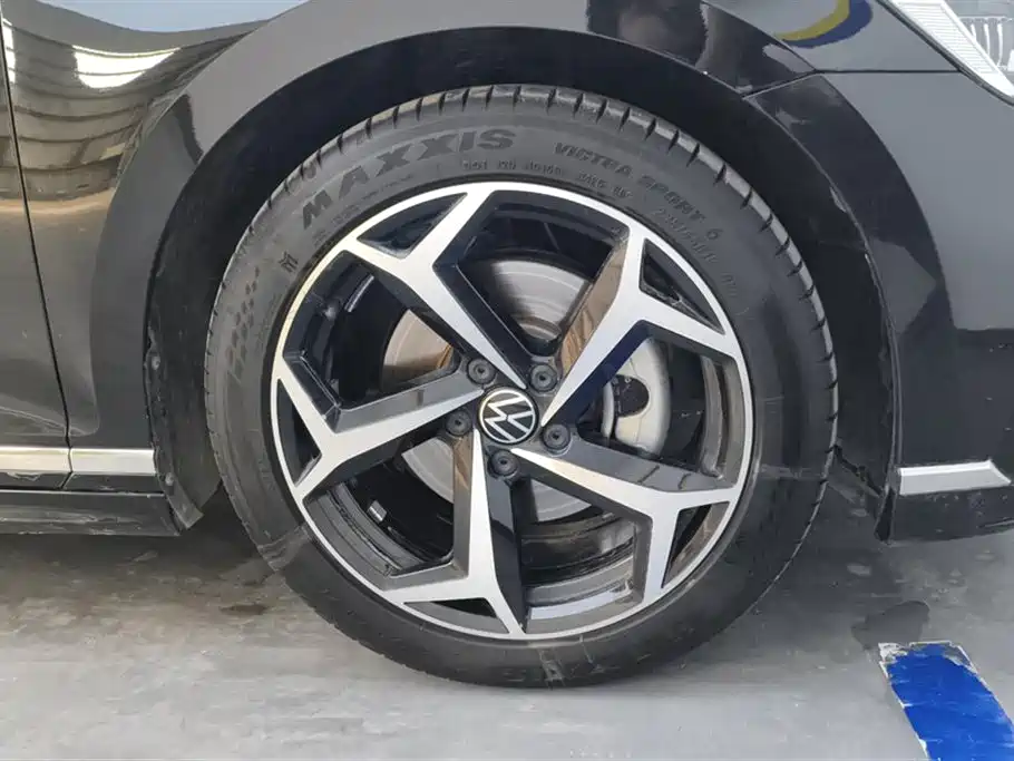 Magotan 2023 2 million commemorative edition 330TSI DSG leading model купить на сайте DeffCars