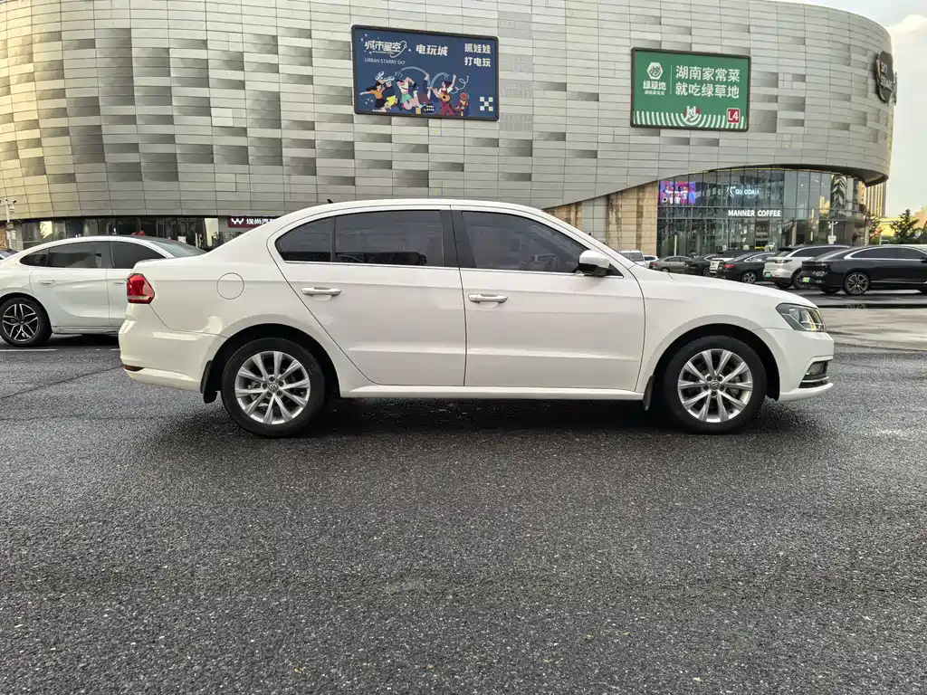 Lavida 2017 1.6L automatic comfort version купить на сайте DeffCars