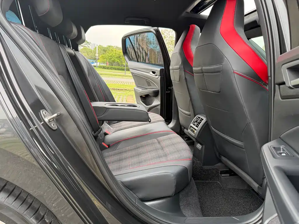 Golf GTI 2023 380TSI DSG GTI купить на сайте DeffCars