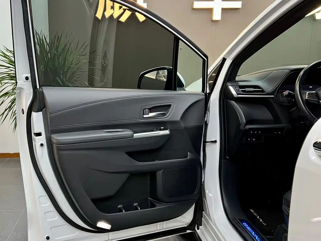 SIENNA 2021 2.5L Hybrid Extreme Edition купить на сайте DeffCars