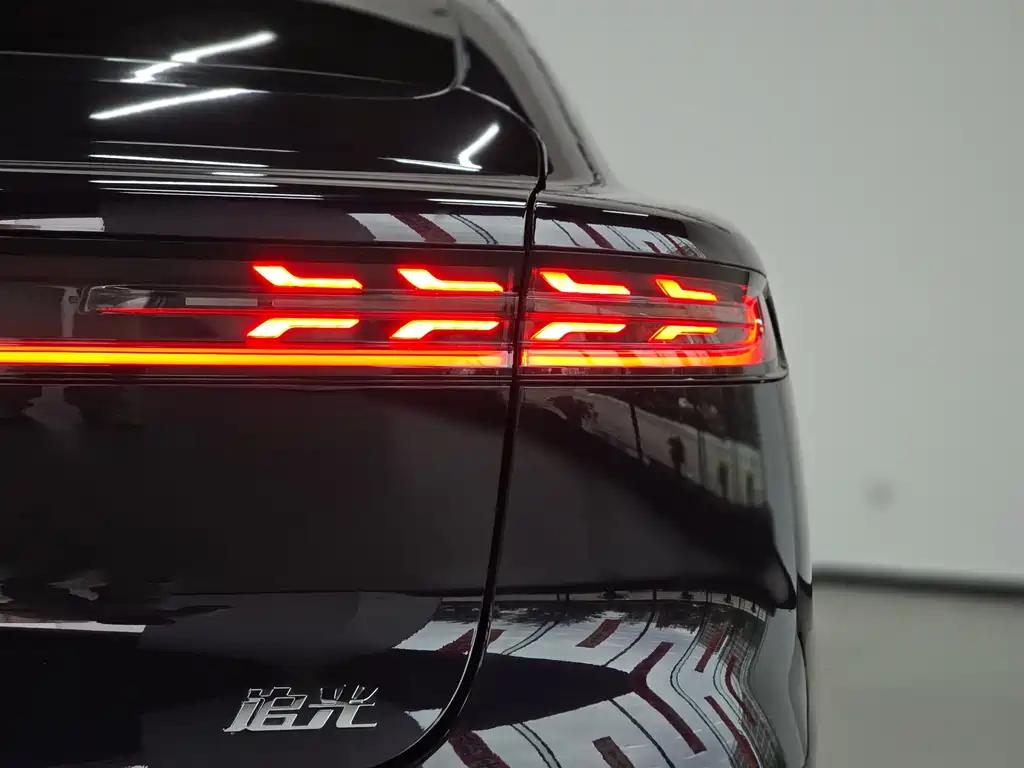 Lantu Chasing Light 2024 PHEV four-wheel drive ultra-long range flagship version купить на сайте DeffCars