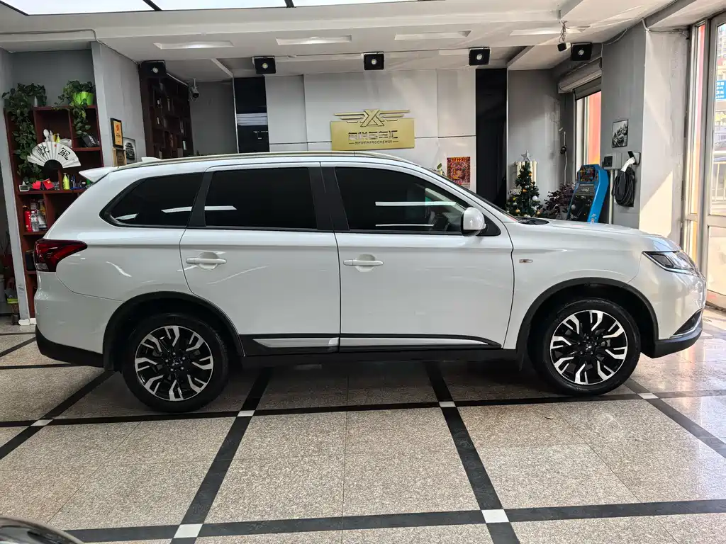 Outlander 2020 2.0L 2WD Smooth Edition 5 seats купить на сайте DeffCars
