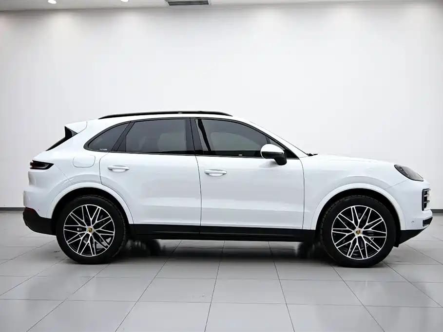 Cayenne New Energy 2024 Cayenne E-Hybrid 2.0T купить на сайте DeffCars