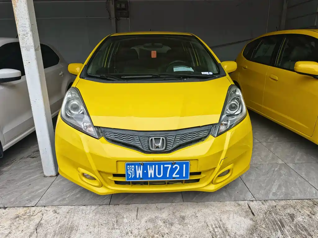 Fit 2011 1.3L manual comfort version купить на сайте DeffCars