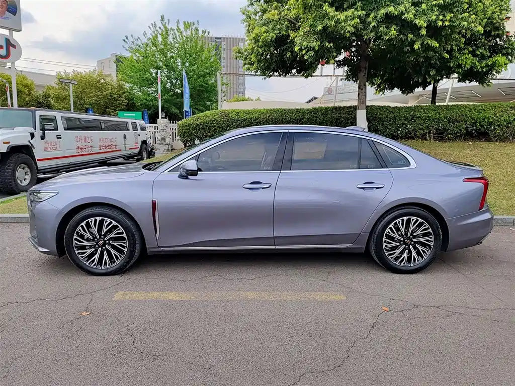 Hongqi H5 2023 2.0T Automatic Zhilianqichang Edition купить на сайте DeffCars