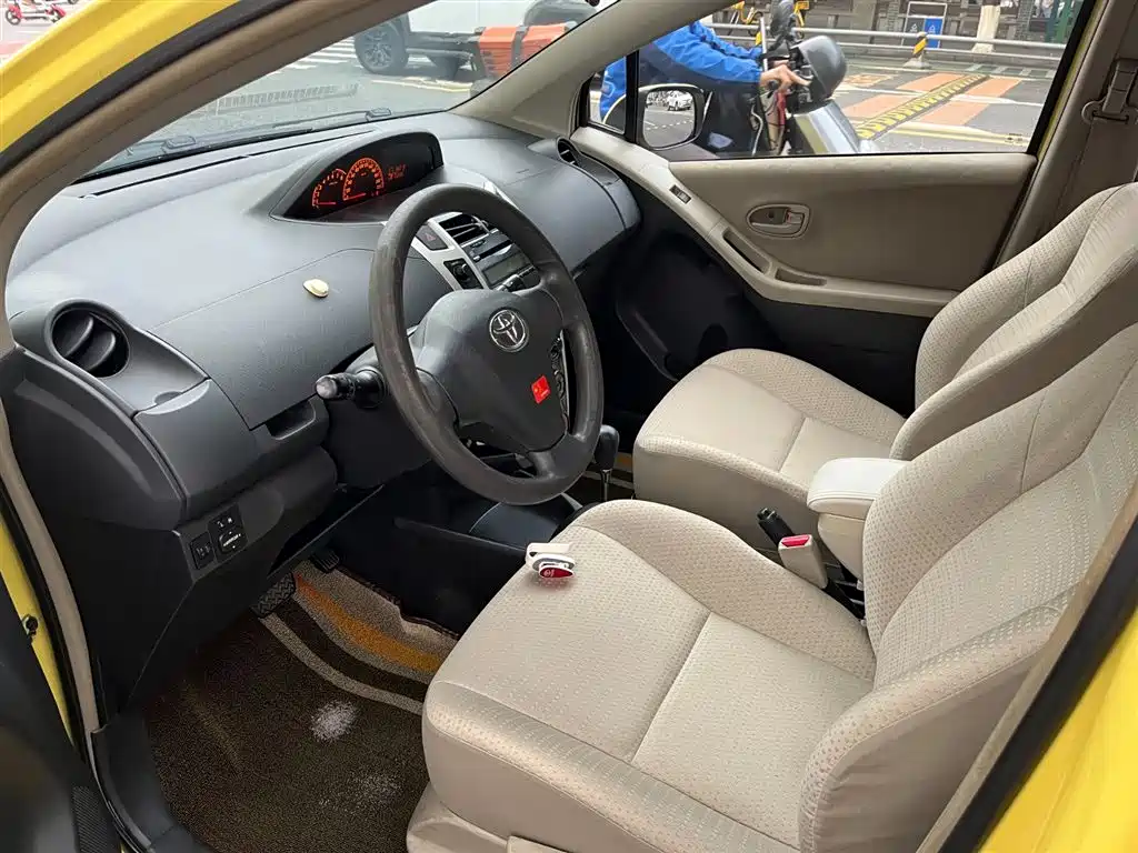 Yaris 2011 1.6E Automatic Charming Edition купить на сайте DeffCars