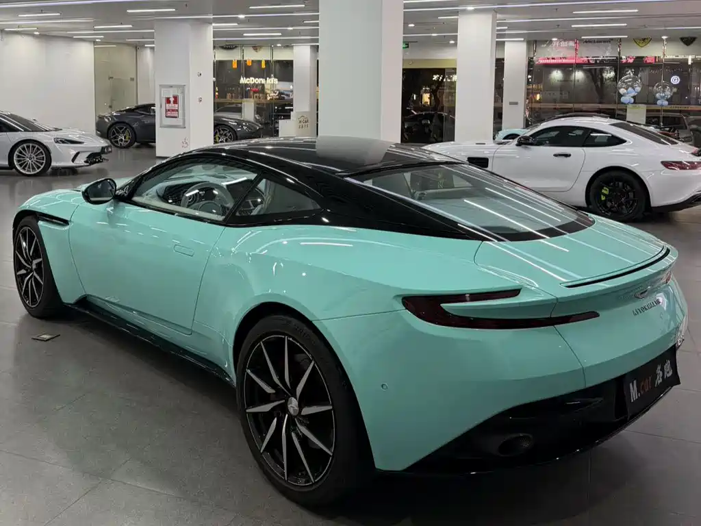 Aston Martin DB11 2017 4.0T V8 купить на сайте DeffCars