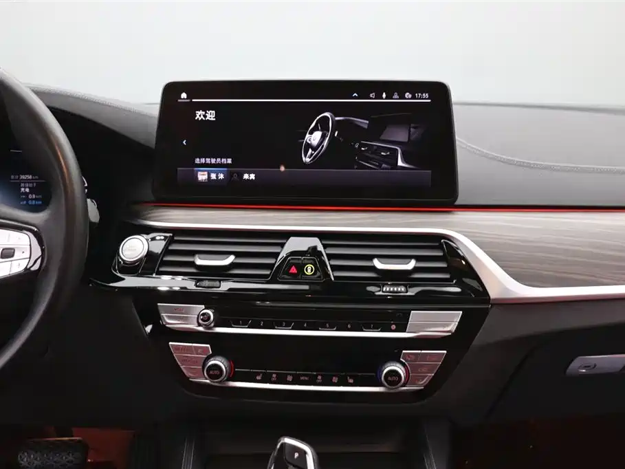 BMW 5 Series New Energy 2022 Model 535Le Luxury Package купить на сайте DeffCars
