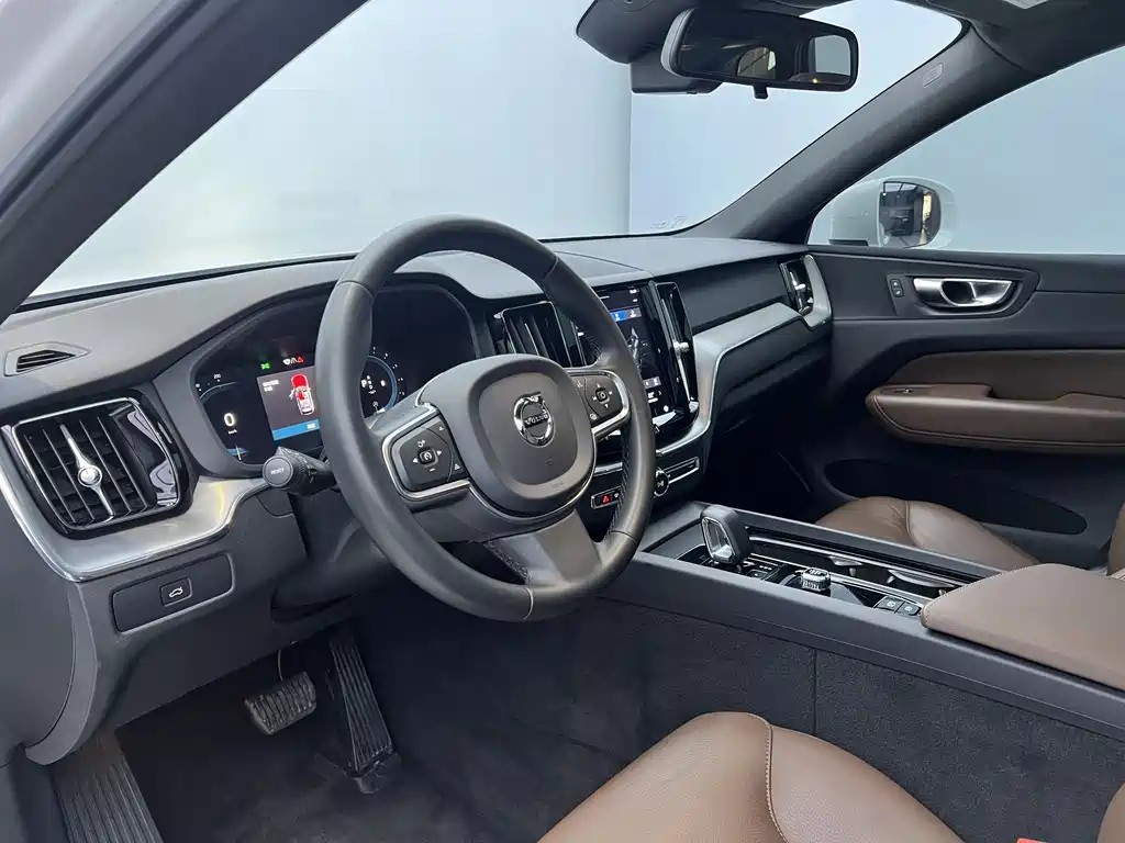 Volvo XC60 2023 B5 four-wheel drive Zhiyi Luxury Edition купить на сайте DeffCars