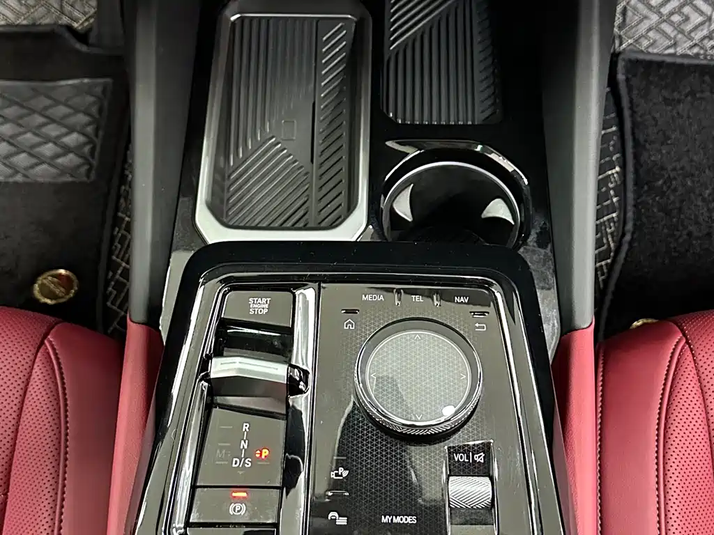 BMW 5 Series 2025 530Li Leading M Sports Package купить на сайте DeffCars
