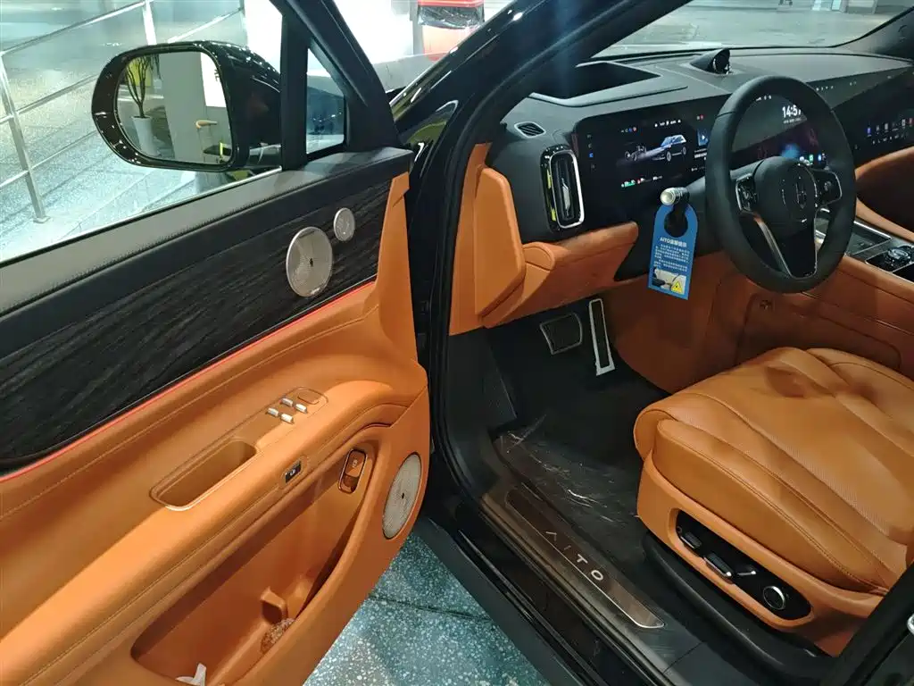 Wenjie M9 2025 extended range Ultra version 52kWh 6-seater version 192-line lidar) купить на сайте DeffCars