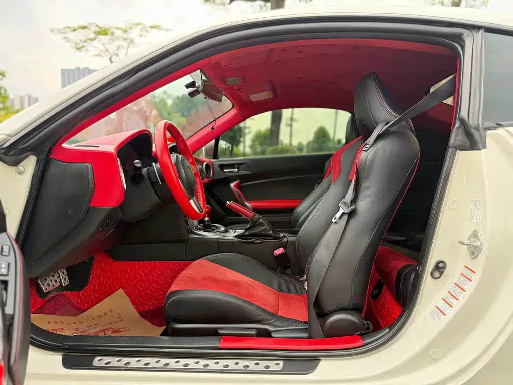 Toyota 86 2014 2.0L automatic luxury model купить на сайте DeffCars