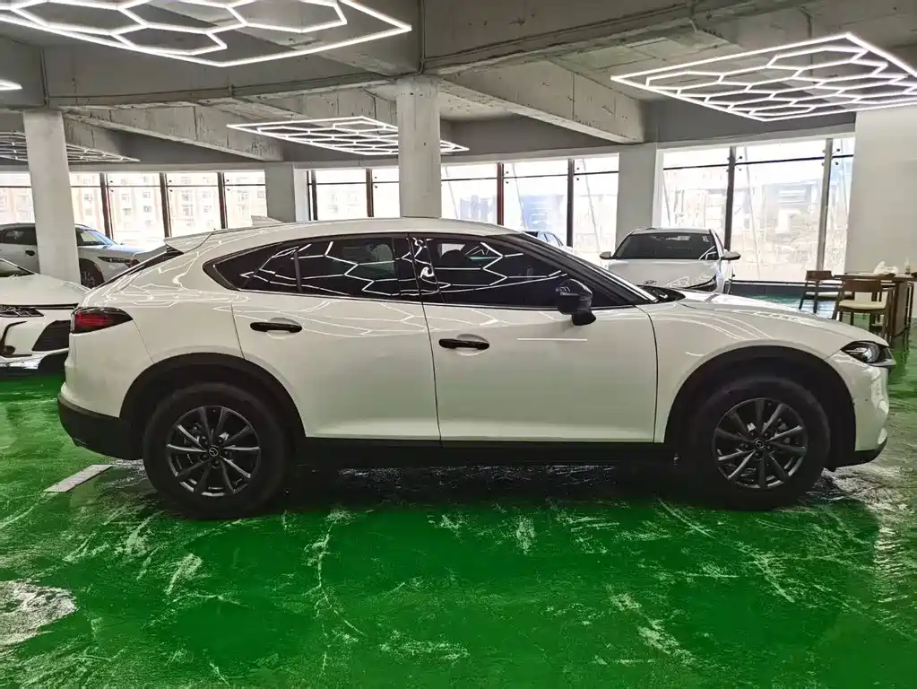 Mazda CX-4 2021 2.0L automatic two-wheel drive Blue Sky Vitality Edition купить на сайте DeffCars