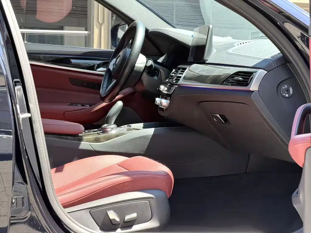 BMW 5 Series 2022 525Li M Sports Package купить на сайте DeffCars