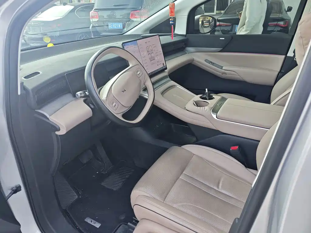 Xpeng X9 2024 Model 610 Long Battery Life Pro купить на сайте DeffCars