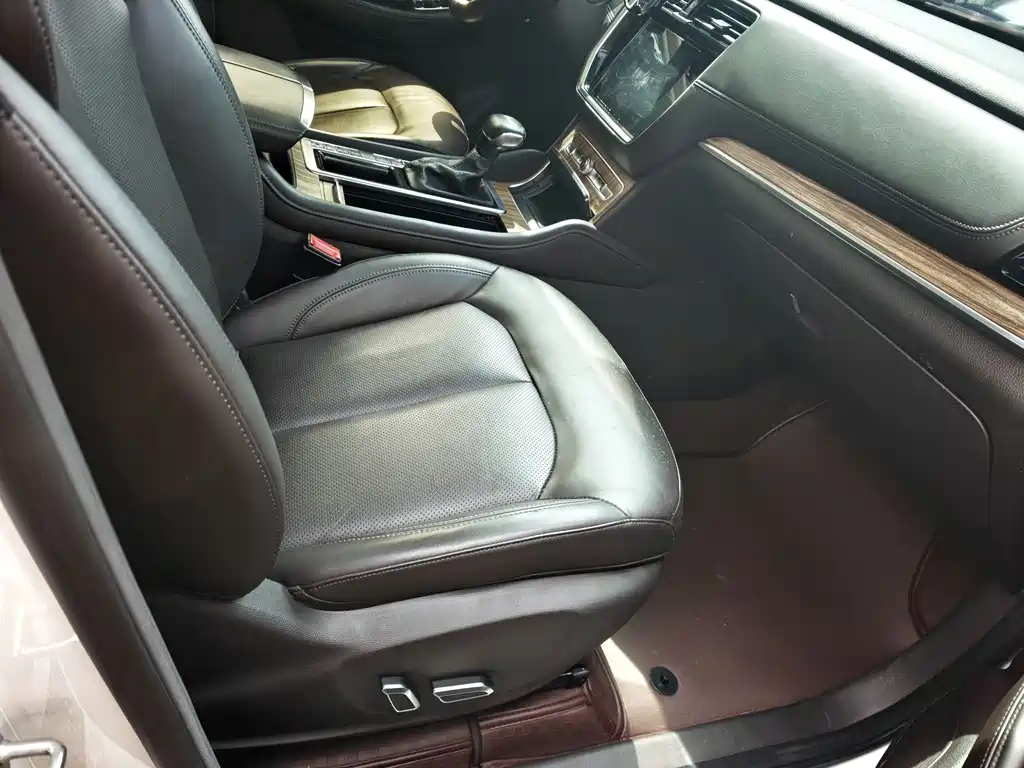 Roewe RX8 2018 30T two-wheel drive elite version купить на сайте DeffCars