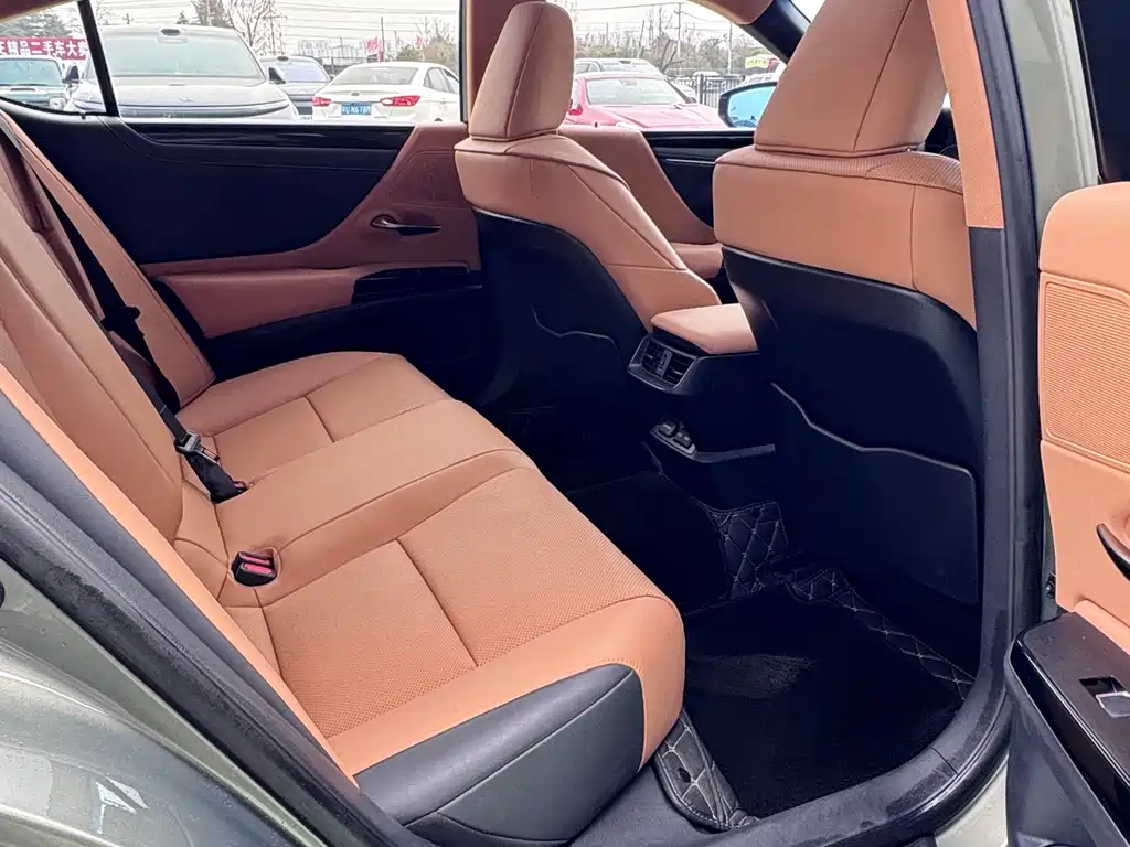 Lexus ES 2023 200 Excellence Edition купить на сайте DeffCars