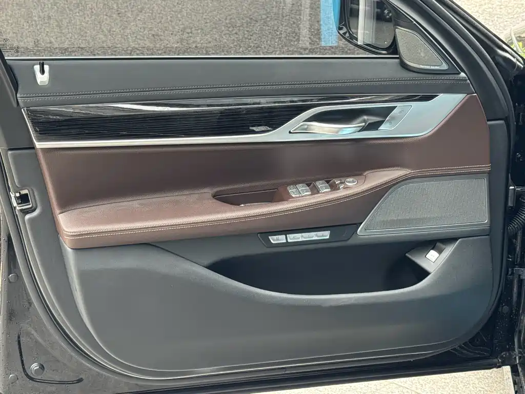 BMW 7 Series 2018 730Li Leading M Sports Package купить на сайте DeffCars