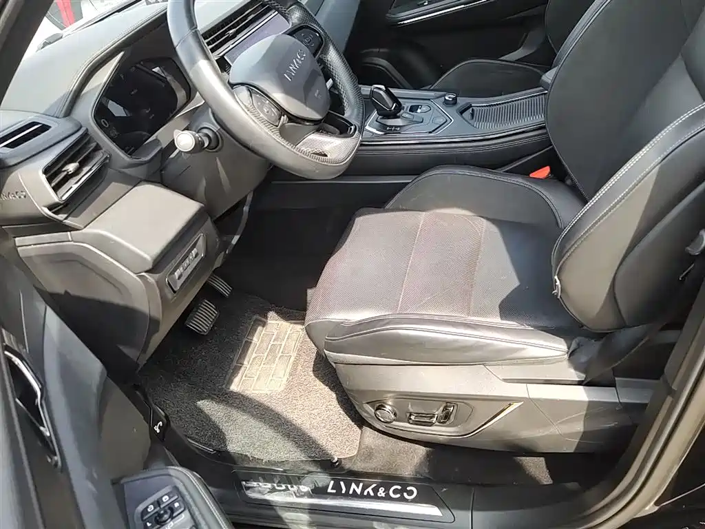 Lynk & Co 01 2023 1.5TD EM-F PM купить на сайте DeffCars