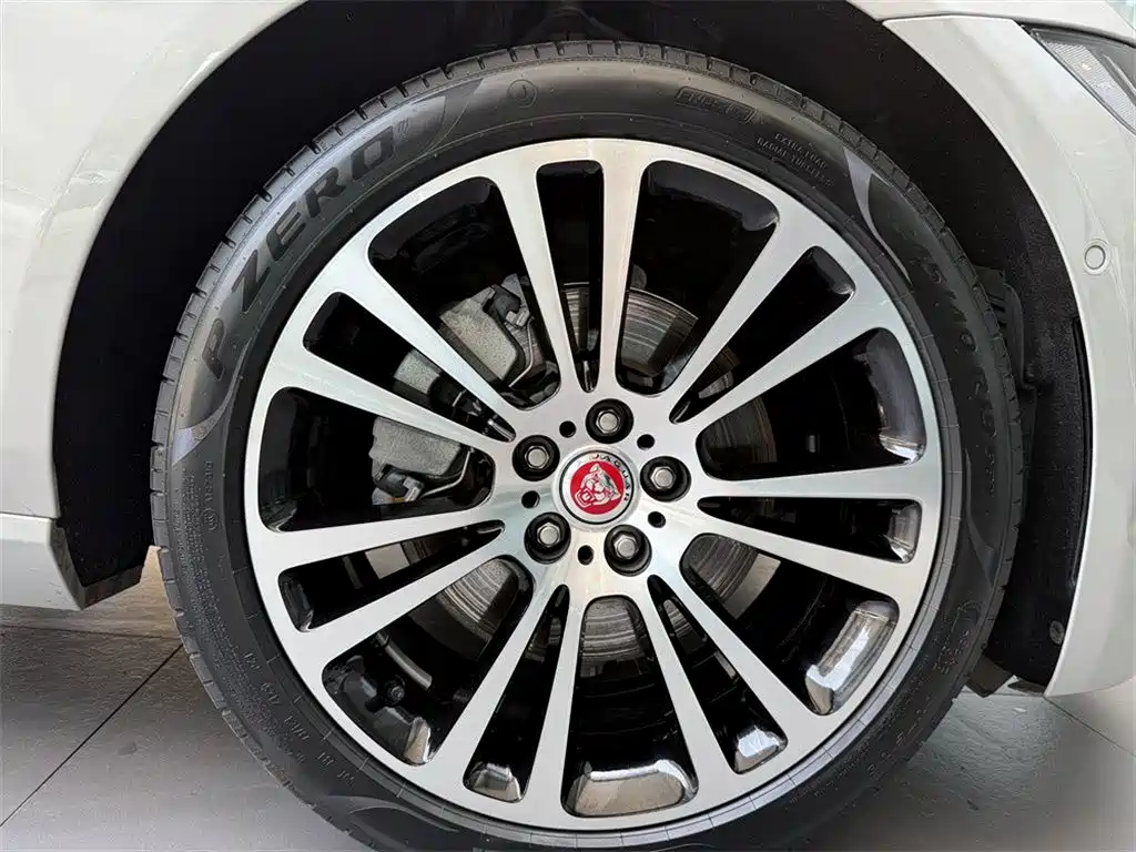 Jaguar XFL 2025 2.0T P250 two-wheel drive exclusive luxury version купить на сайте DeffCars