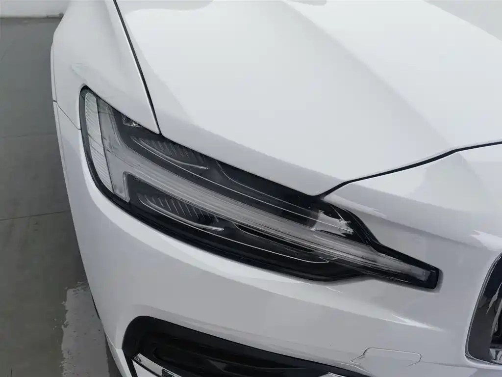 Volvo S60 2023 B4 Zhiyi Luxury Edition купить на сайте DeffCars