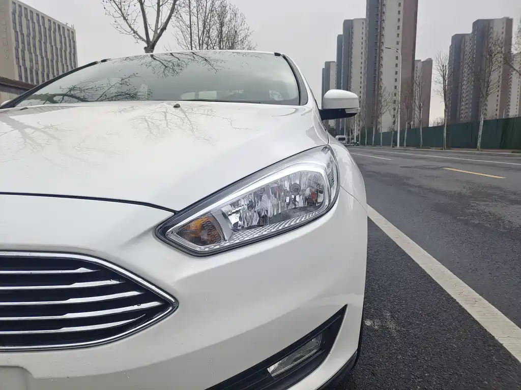 Focus 2018 sedan classic 1.6L manual stylish smart mobility version купить на сайте DeffCars