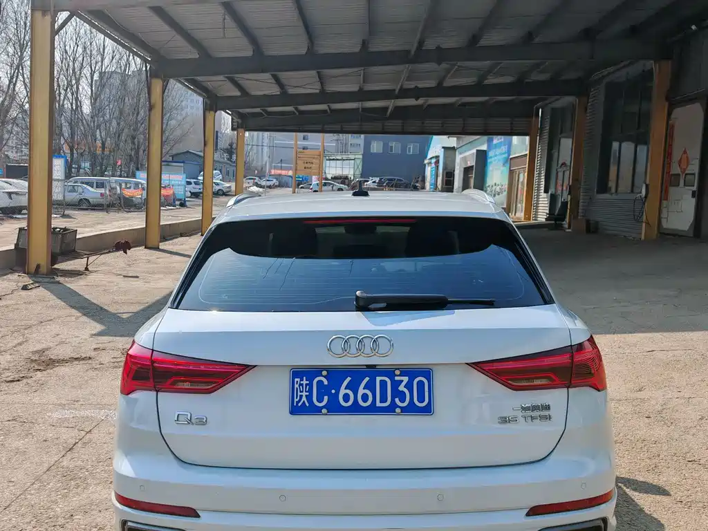 Audi Q3 2023 35 TFSI Fashionable and Dynamic (1.4T) купить на сайте DeffCars