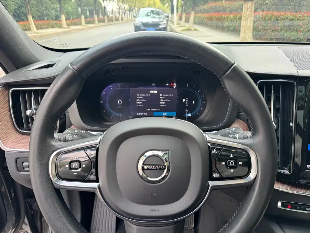 Volvo XC60 2022 B5 four-wheel drive Zhiyuan Deluxe Edition купить на сайте DeffCars