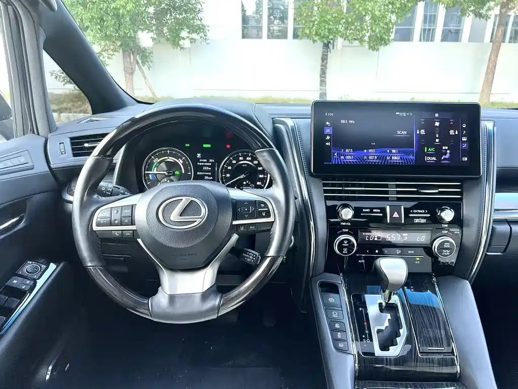 Lexus LM 2020 300h four-seat Royal Edition купить на сайте DeffCars