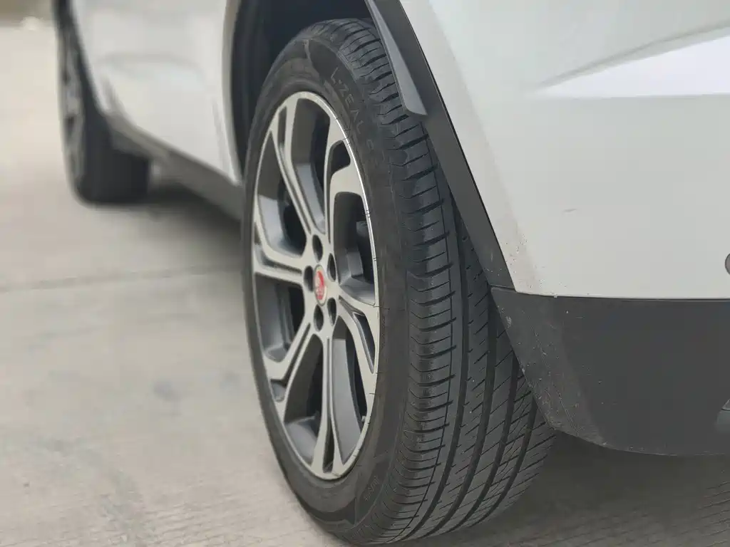 Jaguar E-PACE 2018 P250 SE National VI купить на сайте DeffCars