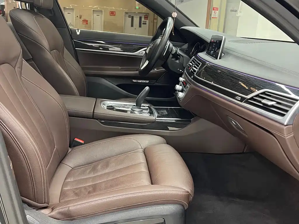 BMW 7 Series 2018 730Li Leading M Sports Package купить на сайте DeffCars