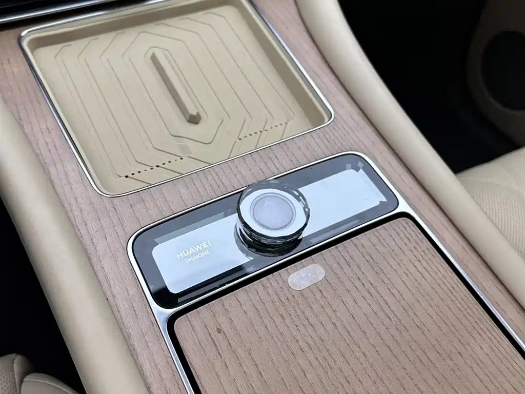 Wenjie M9 2024 extended range Ultra version 52kWh 5-seater version купить на сайте DeffCars