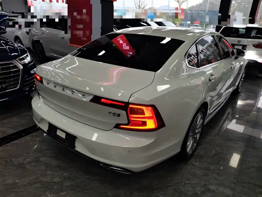 Volvo S90 2020 T5 Zhiyi Luxury Edition купить на сайте DeffCars