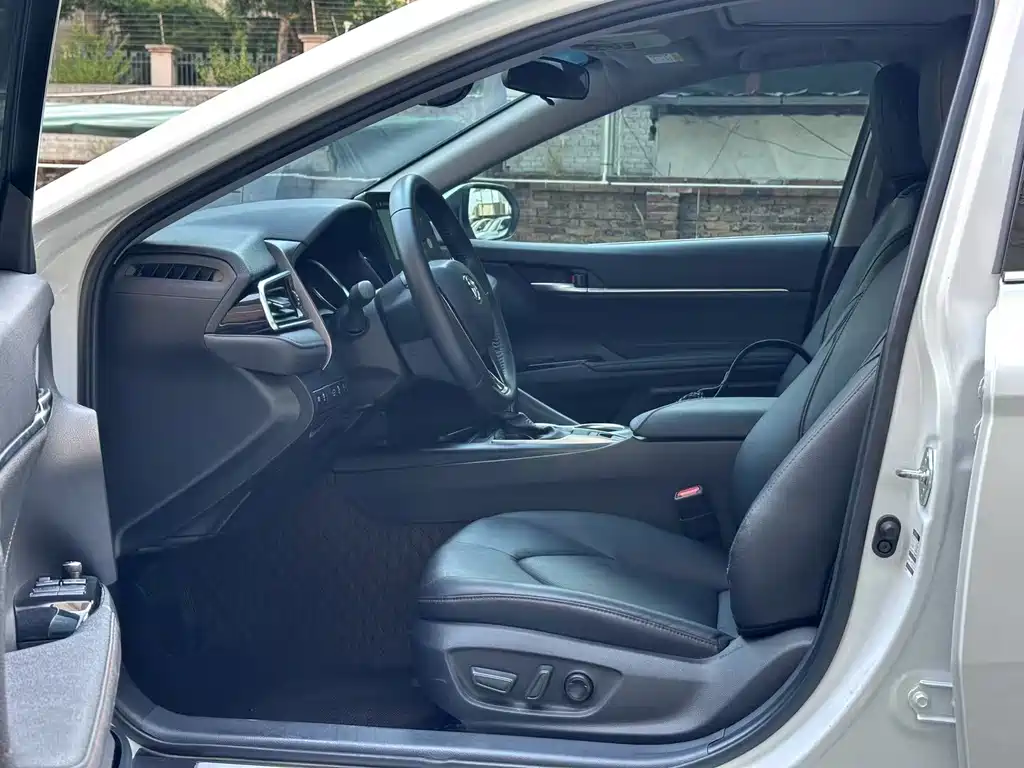 Camry 2023 2.0G Deluxe Edition купить на сайте DeffCars