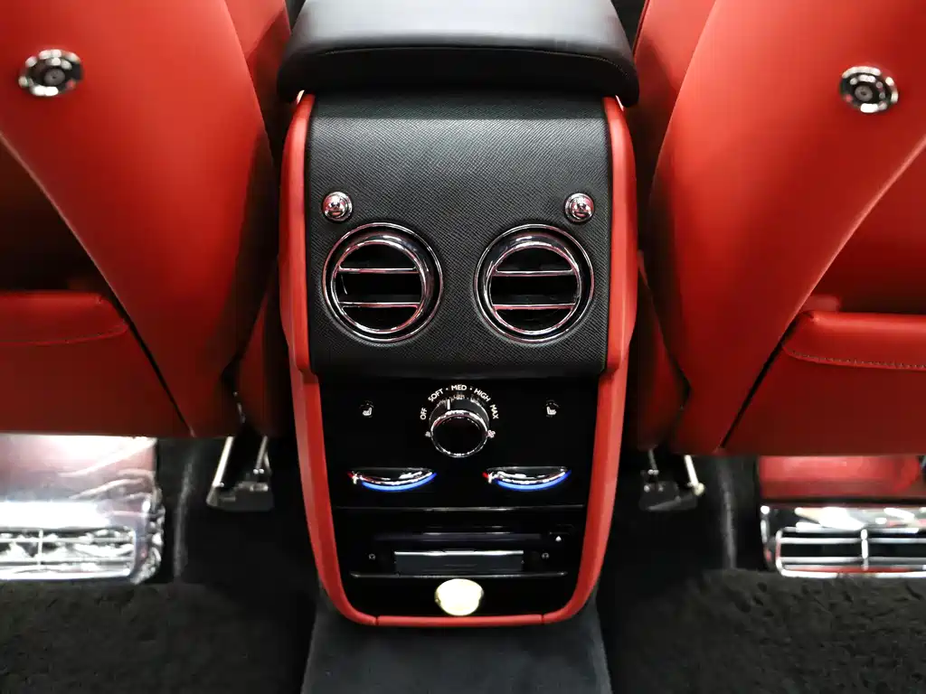 Cullinan 2018 five-seater version купить на сайте DeffCars