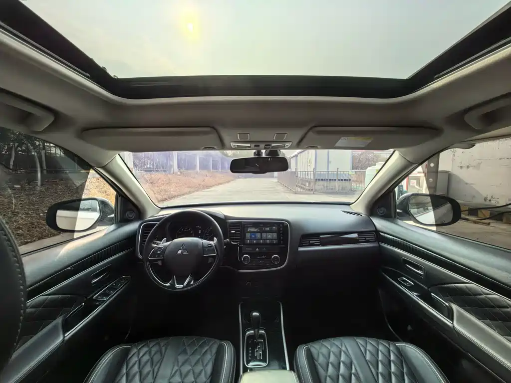 Outlander 2021 2.4L four-wheel drive solar version 5 seats купить на сайте DeffCars
